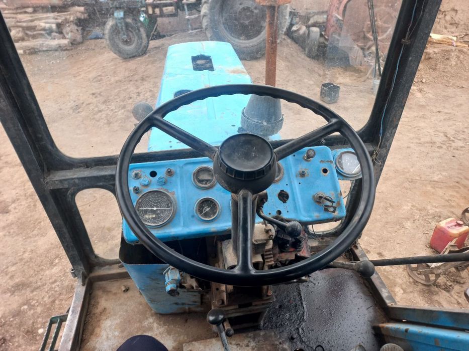 MTZ -80 traktor sotiladi