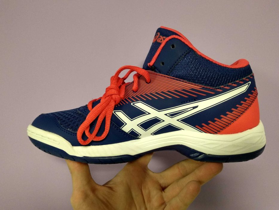 Нови детски Asics 39 номер