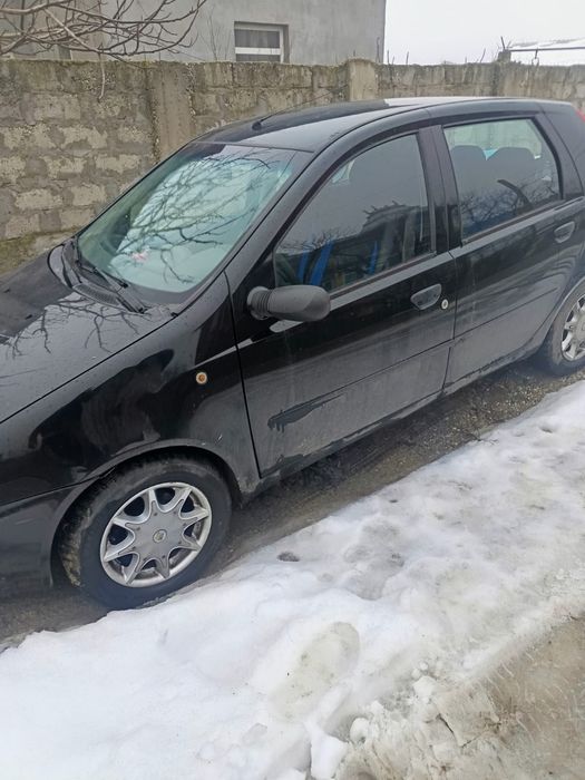 Vând fiat Punto 1.2  pentru dezmembrări!