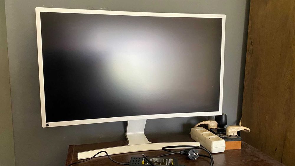 Monitor Samsung 27'' curbat