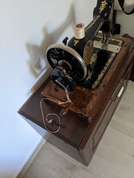 Masina de cusut.