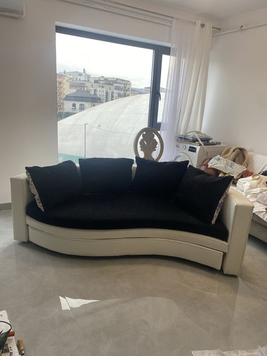 Vand canapea extensibila la pret excelent!