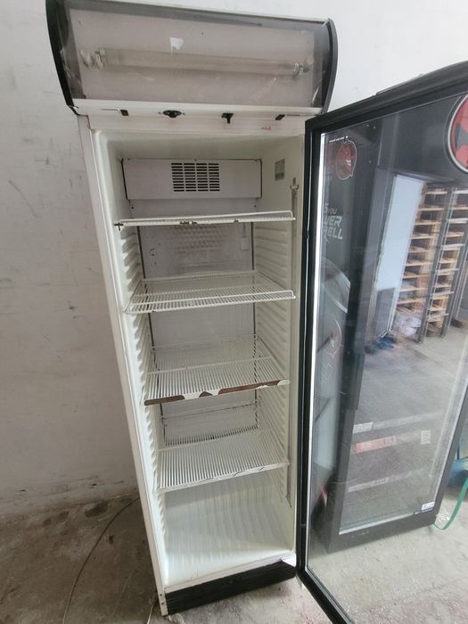 Doua vitrine frigorifice