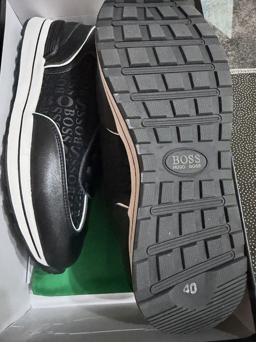 Продам осенние hugo boss