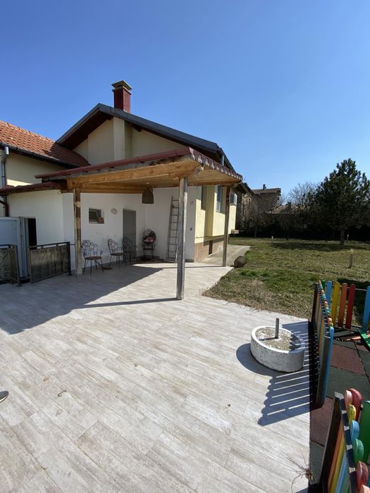 Продавам къща със цех за производство на тестени изделия