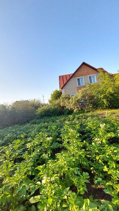 Жилой двухэтажный дом.