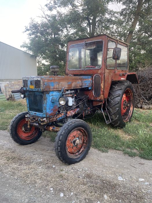 Tractor universal 650