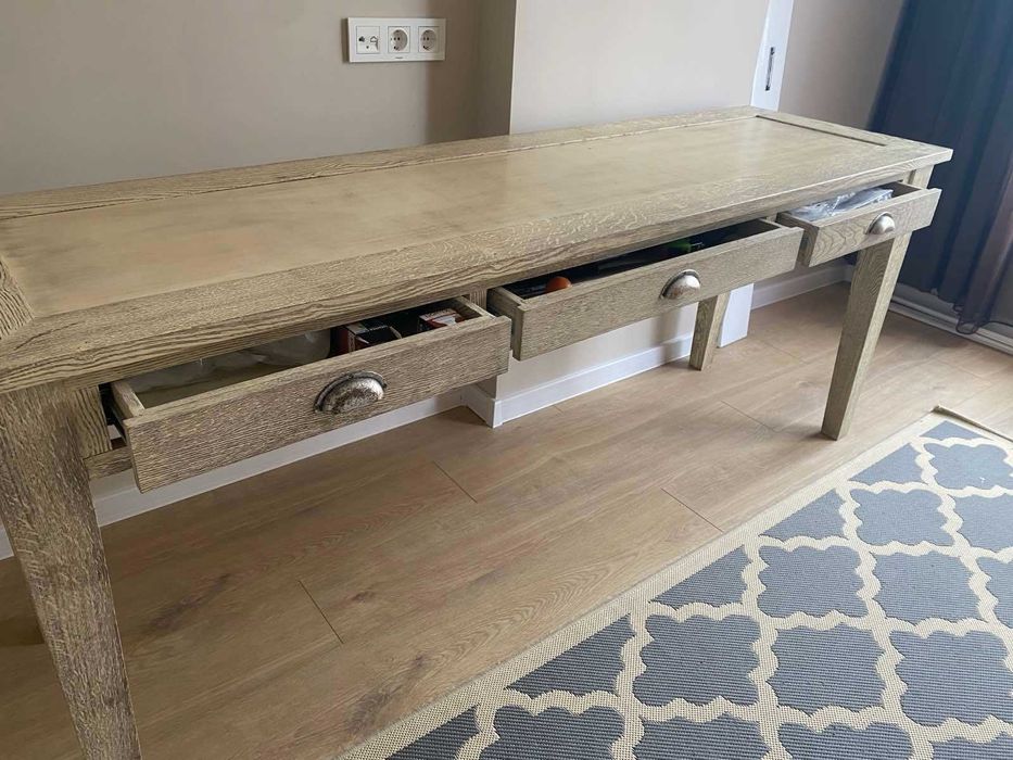 Продавам тоалетка от масивно дърво.