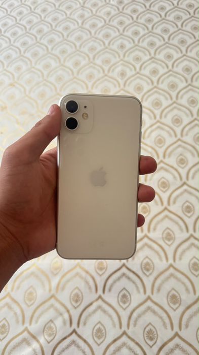 iPhone 11  White