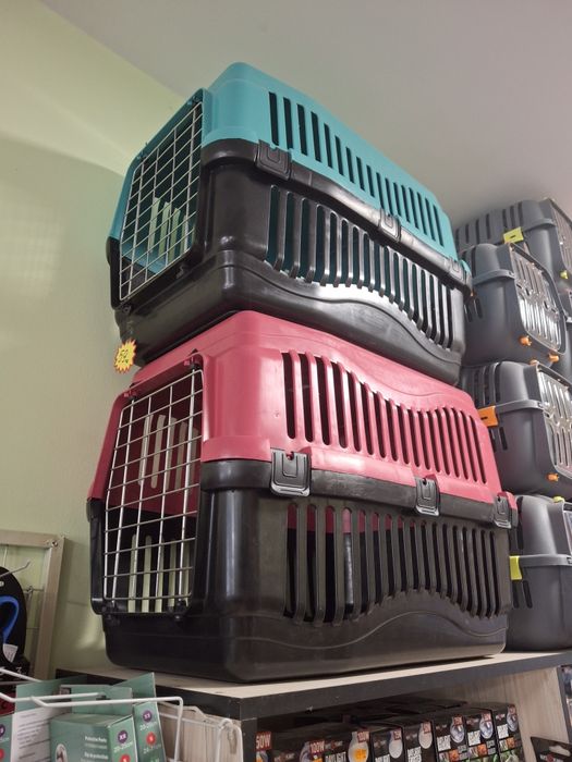 Нова голяма транспорта клетка с метална вратичка.63×44×45. За куче