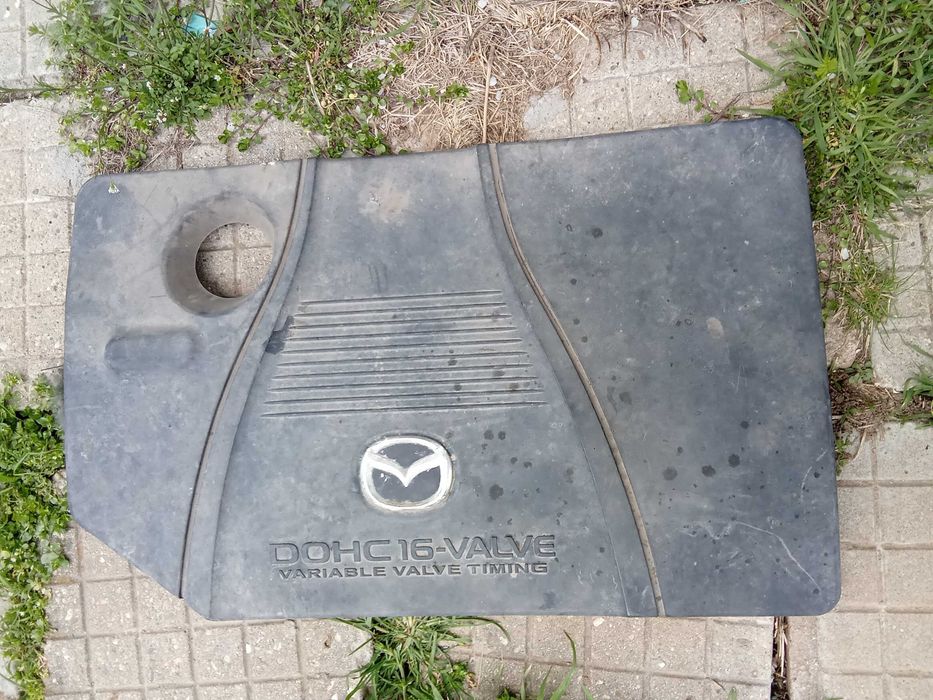 Мазда 3 капак  за двигател