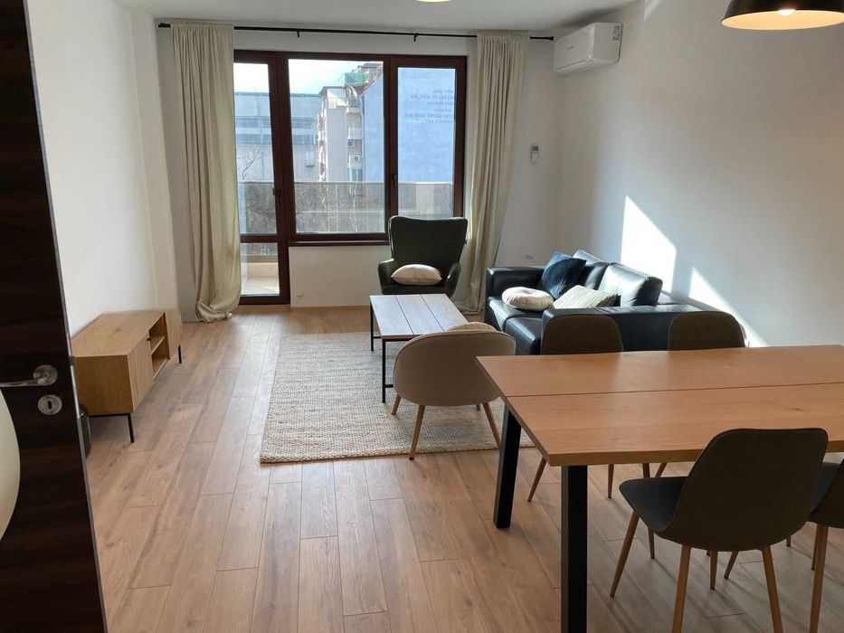 Дава се под наем Двустаен апартамент в София, Център - 60 кв.м за 484.5 € - Снимка #2