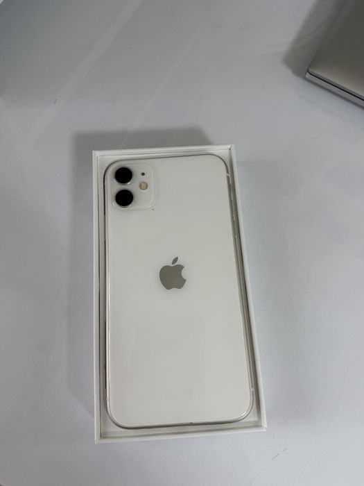 iPhone 11 Белый 128гб