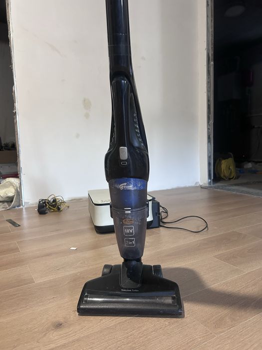 Беспроводной вертикальный пылесос Philips