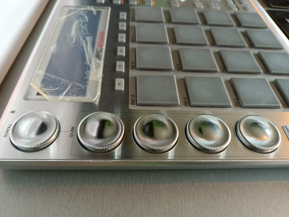 Akai MPC studio silver