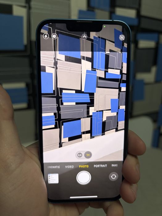 Iphone 13, кабел за зареждане и кейс