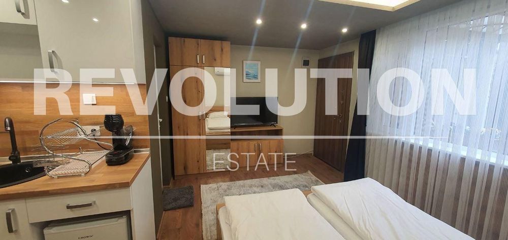 Дава се под наем Едностаен апартамент в Варна, Център - 20 кв.м за 425 € - Снимка #2