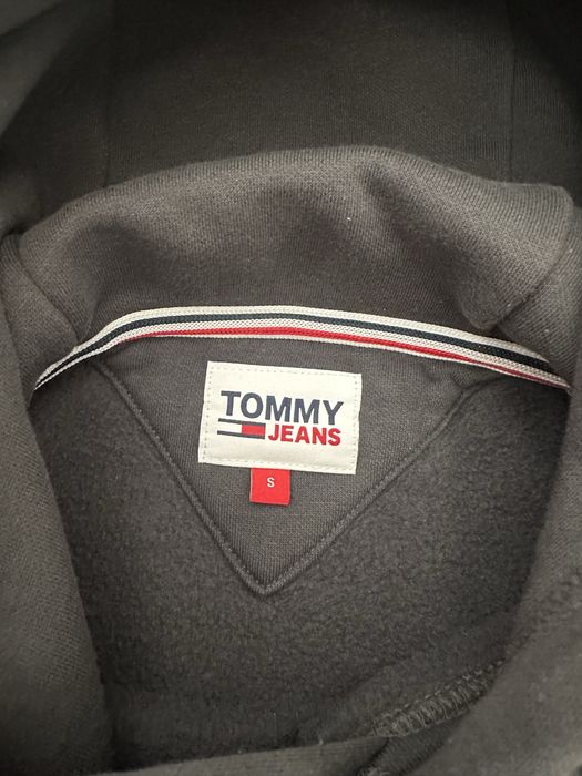 Нов суитчър Tommy Hilfiger