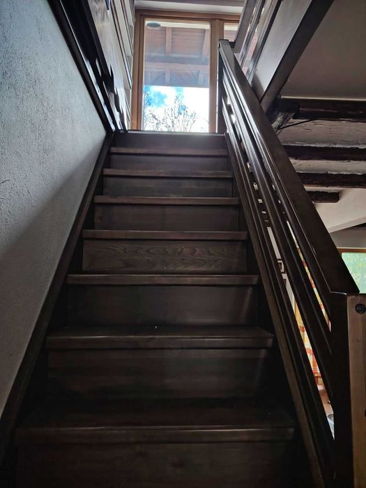 Дървена вътрешна стълба