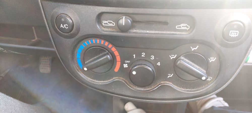 Vând  Chevrolet Spark