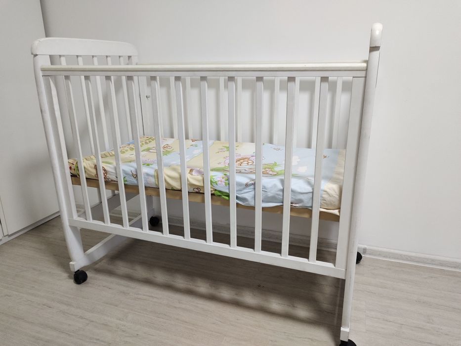 Манеж. Белый из дерева.