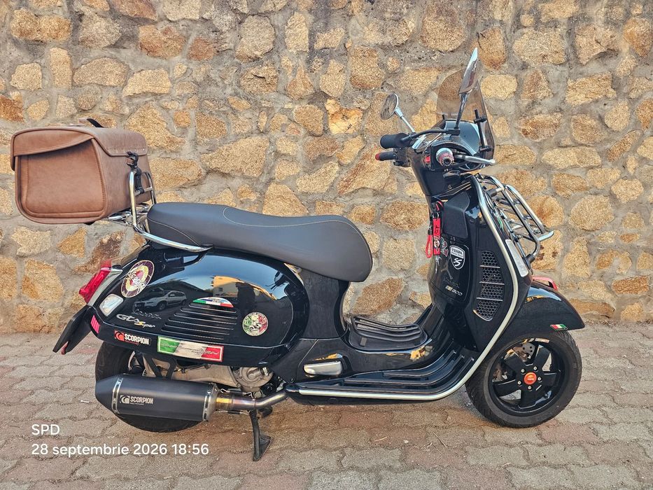 Vespa GTS 300 HPE SuperTech Vespa 300 Gts Hpe Supertech Primul proprietar de NOU