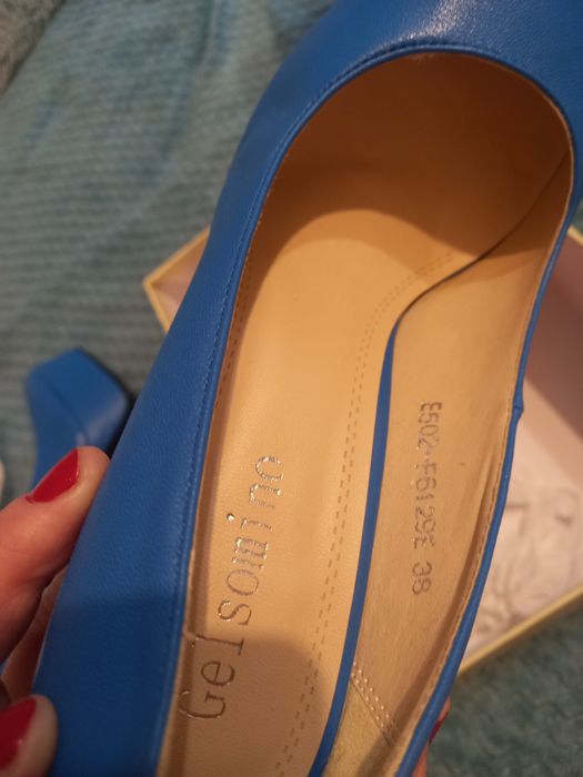 Продам новые лабутены