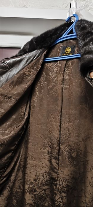 Продается шуба с норковым воротником