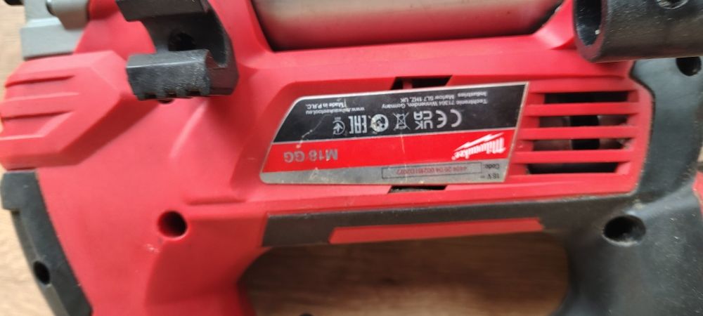 Gresor Milwaukee gg + baterie 4 amperi