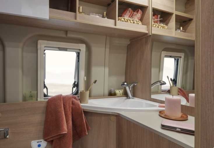 Inchiriere campervan Laika Kosmo 6.0