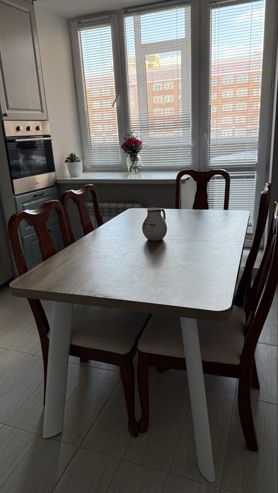 Стол надежный. Удобный