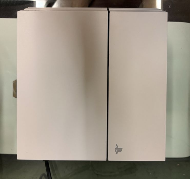 PS4 Fat белая (обслужена) + 11 игр + EA Play 11 месяцев