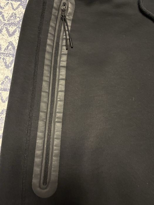 Vand pantaloni nike tech L!