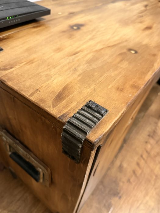 Дизайнерски ръчноизработен ТВ шкаф от масив