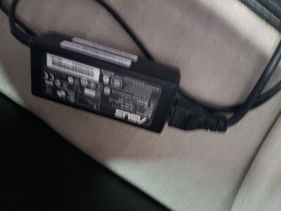 Лаптоп Asus ,без забележки ,но стар