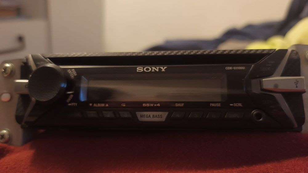 Vând Casetofon Sony CD + usb