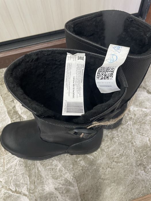 Продам унты новые
