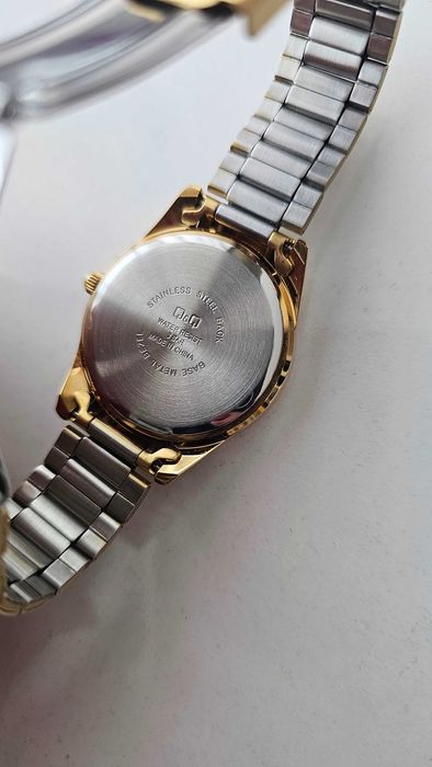 Дамски часовник Q&Q в гаранция