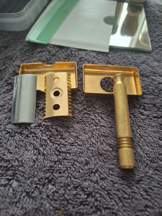 Продавам винтидж комплект за бръснене