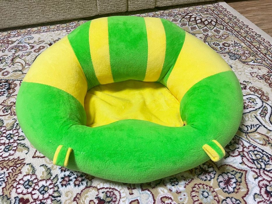 Подушка пуфиг для сидения малыша.