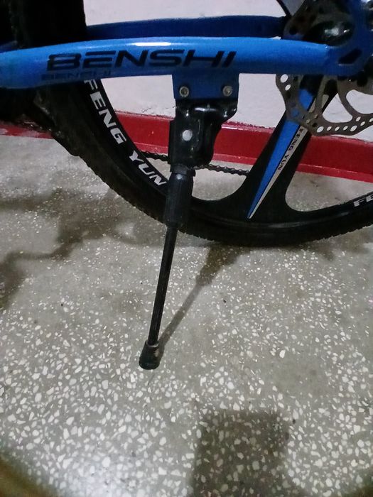 Vand bicicleta,manusi de box si tibiere
