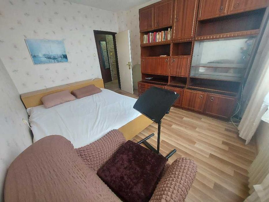 Дава се под наем Тристаен апартамент в Бургас, Изгрев - 100 кв.м за 127.5 € - Снимка #16