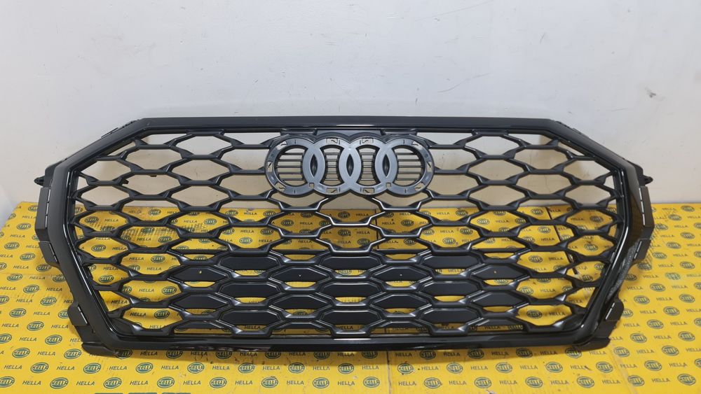 Grila masca radiator bara fata Audi Q3 F3 83F853651c S line black