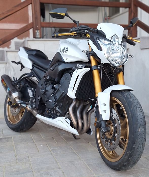 Yamaha FZ8 N Akrapovic