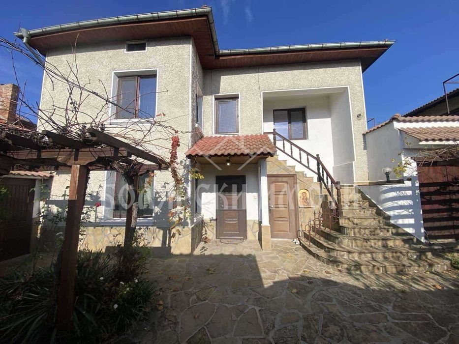 Продава се Къща в Дебелец - 202 кв.м за 477 €/кв.м - Снимка #1