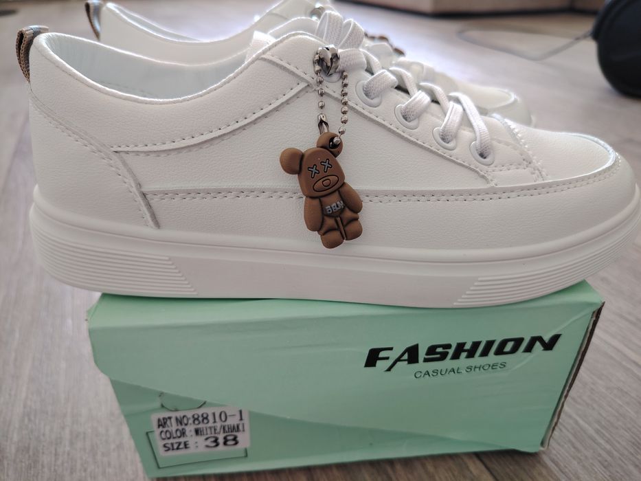 Продам кеды женские