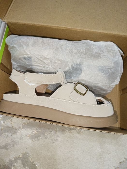 Сандали новые полузамша