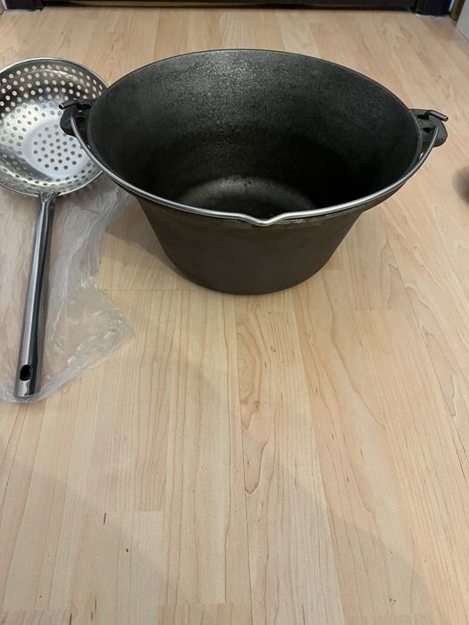 Ceaun Fonta Cu Capac Nou Cu serie
