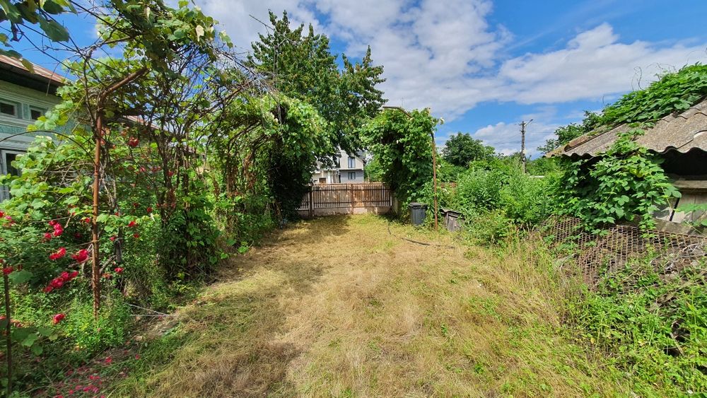 De vânzare teren 6378 mp cu casă bătrânească, gaze, apă și canalizare la poartă, Brăteștii de Jos   39.999  negociabil.