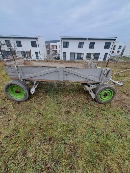 Vand căruță de un cal și de doi